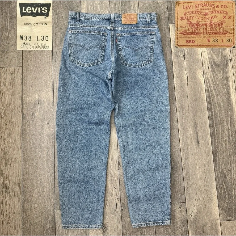 Vintage 90s Levis 550 Relaxed Fit Jeans Mens 38x30 Light Wash Blue Denim Tapered